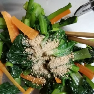 晩御飯の1品に♬ 小松菜と人参の胡麻和え